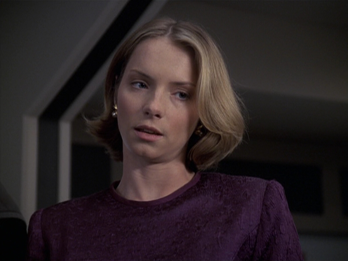 extant_StarTrek_VOY_6x24-LifeLine_02500.jpg