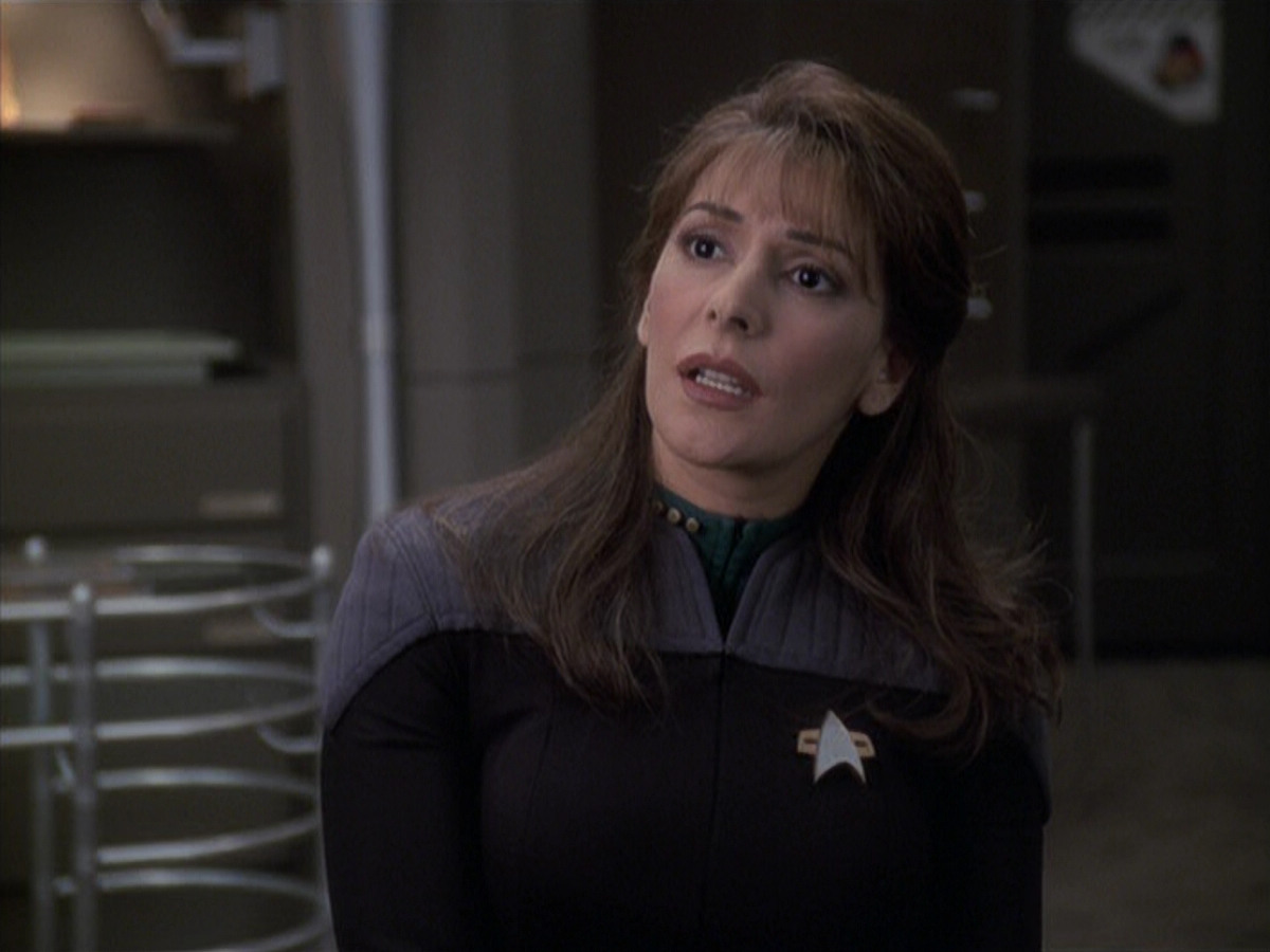extant_StarTrek_VOY_6x24-LifeLine_02501.jpg