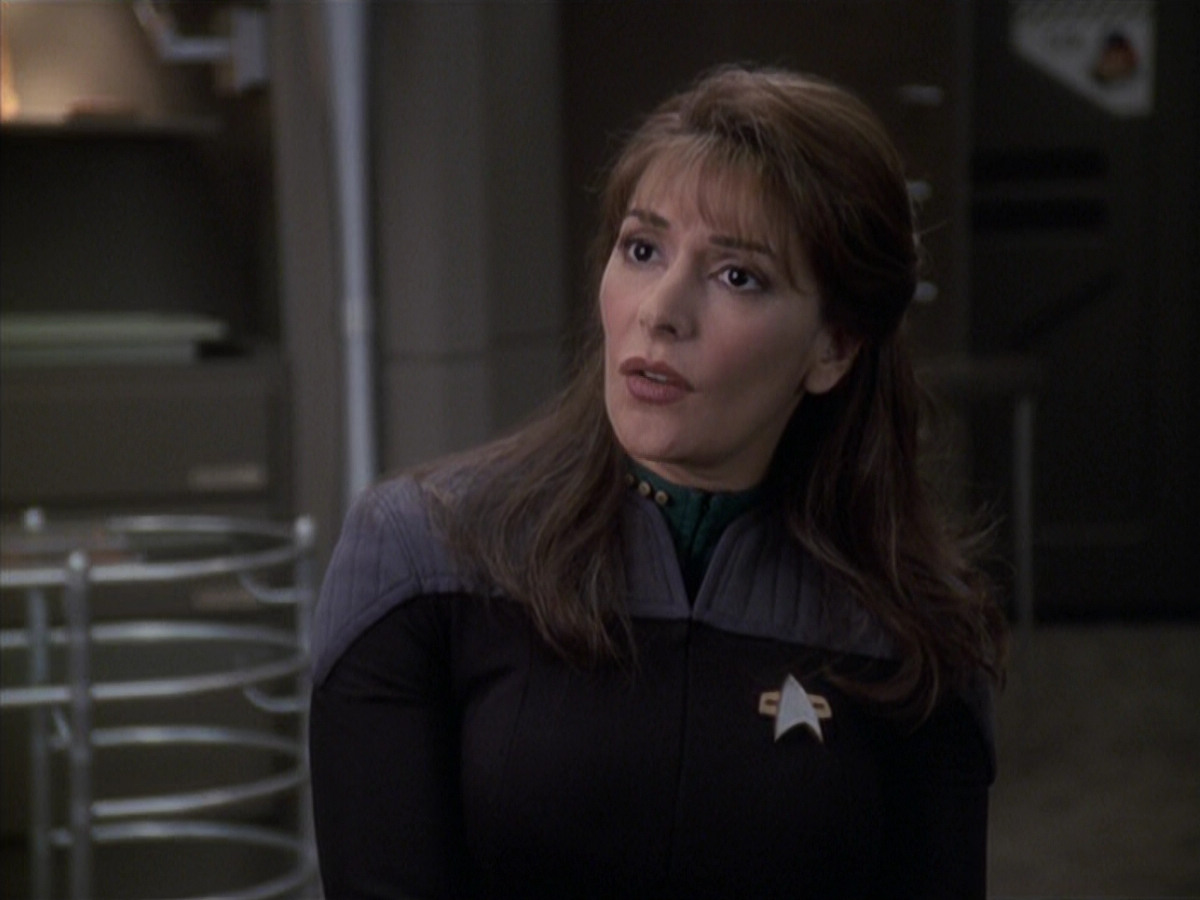 extant_StarTrek_VOY_6x24-LifeLine_02502.jpg