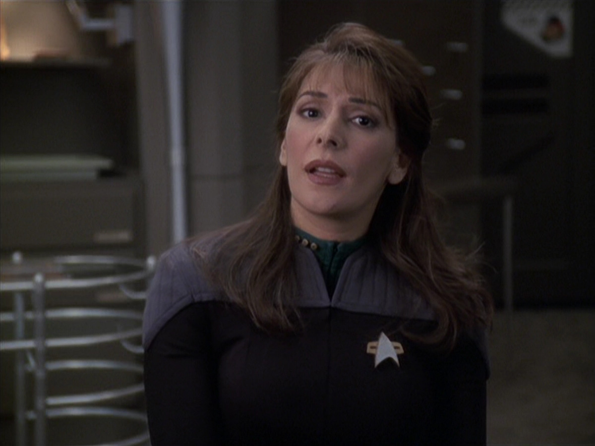 extant_StarTrek_VOY_6x24-LifeLine_02503.jpg