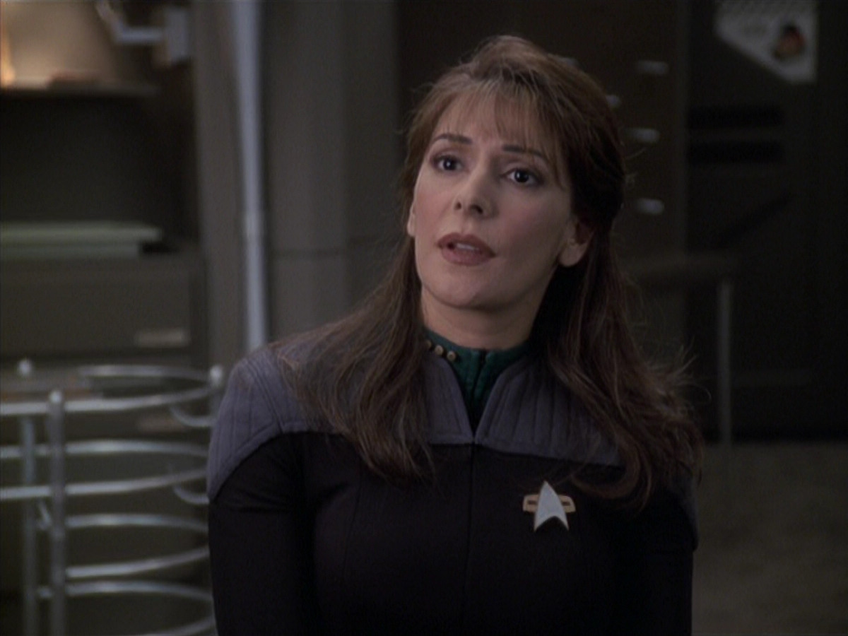 extant_StarTrek_VOY_6x24-LifeLine_02509.jpg