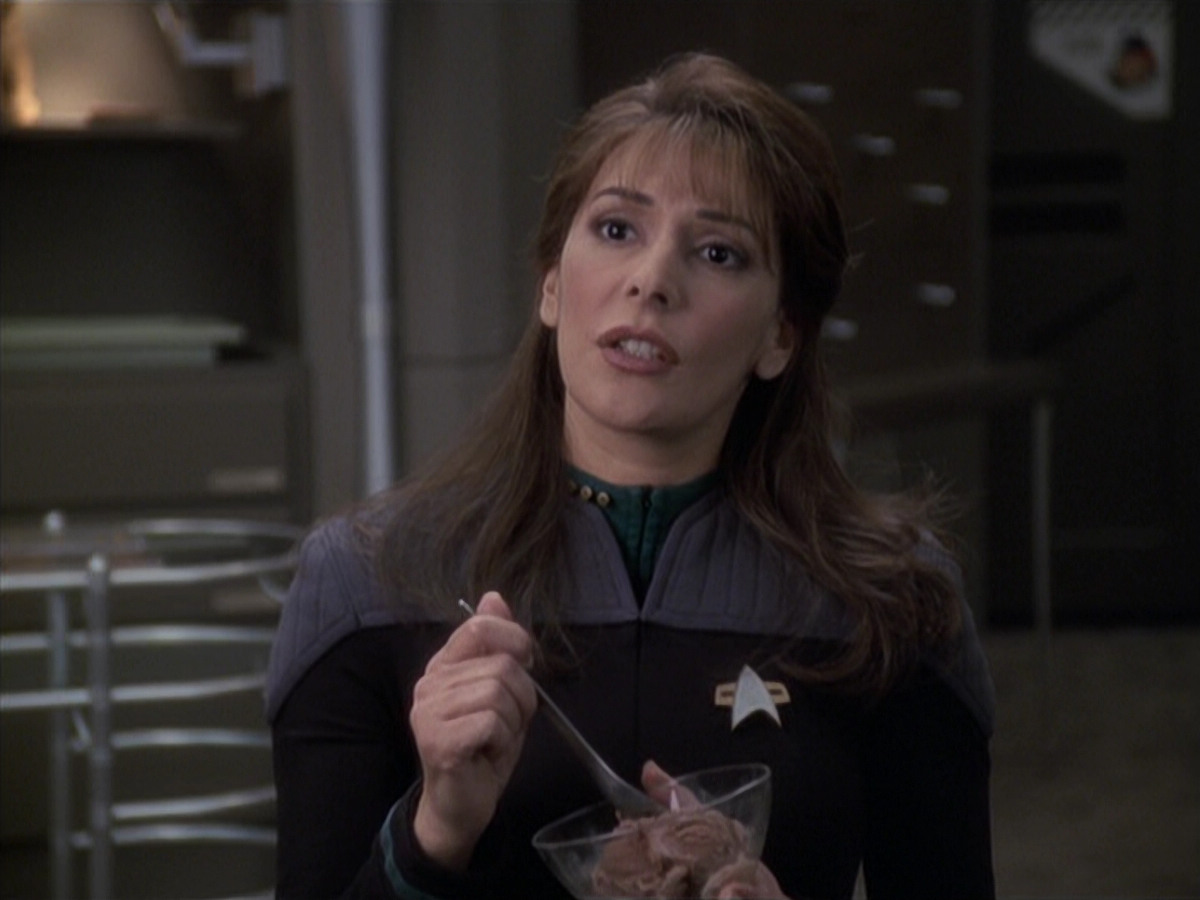 extant_StarTrek_VOY_6x24-LifeLine_02519.jpg