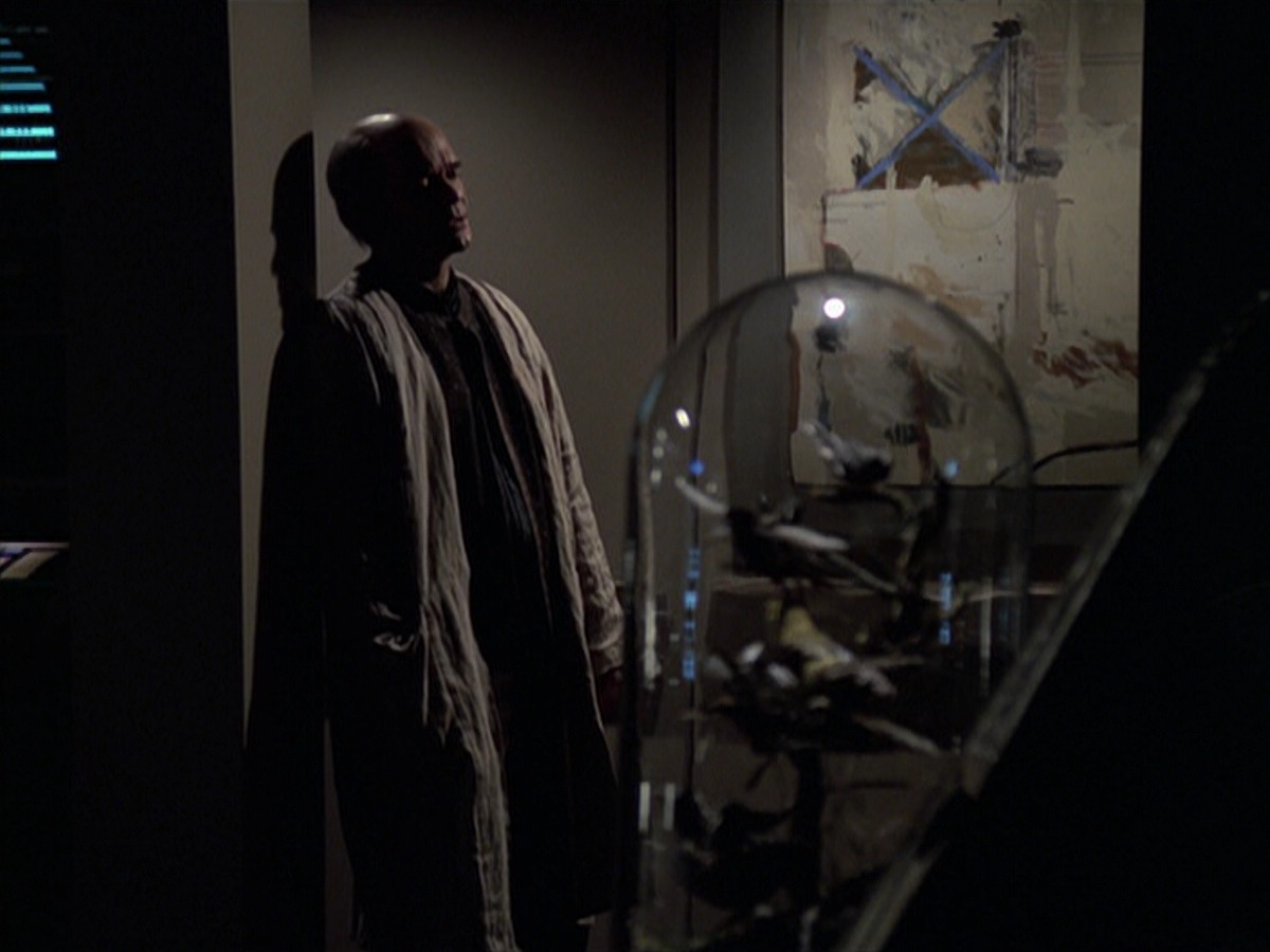extant_StarTrek_VOY_6x24-LifeLine_02529.jpg