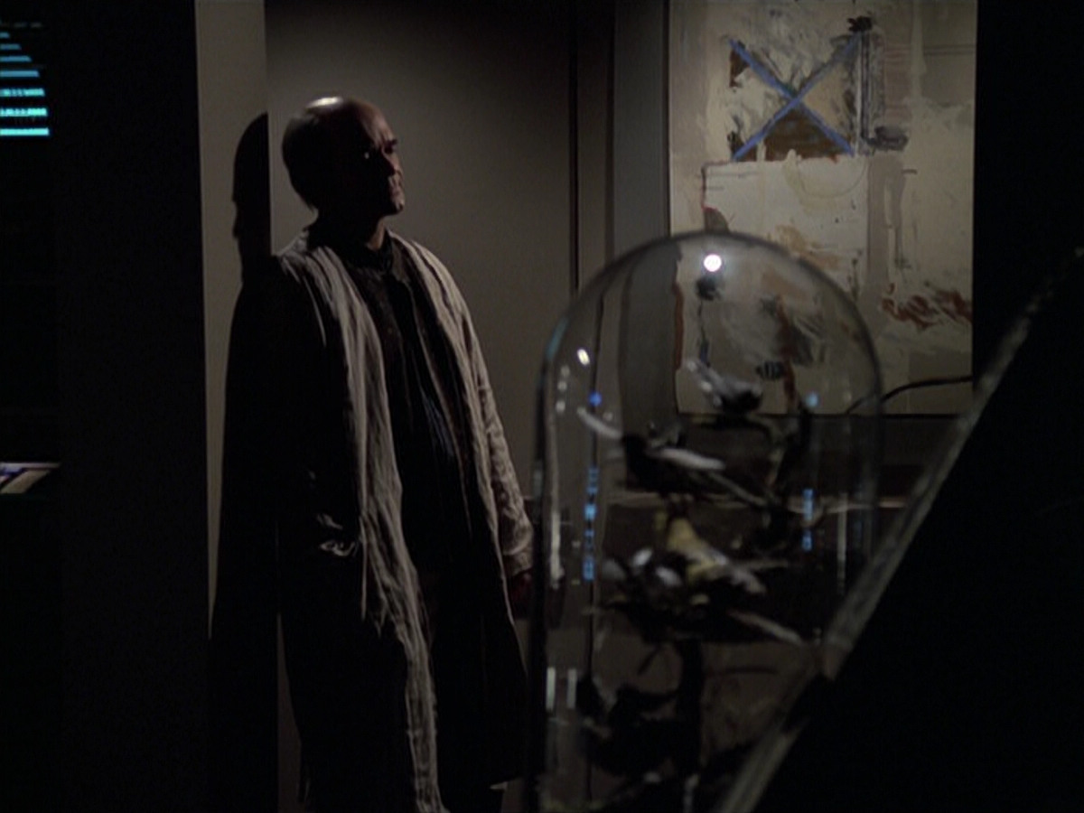 extant_StarTrek_VOY_6x24-LifeLine_02531.jpg