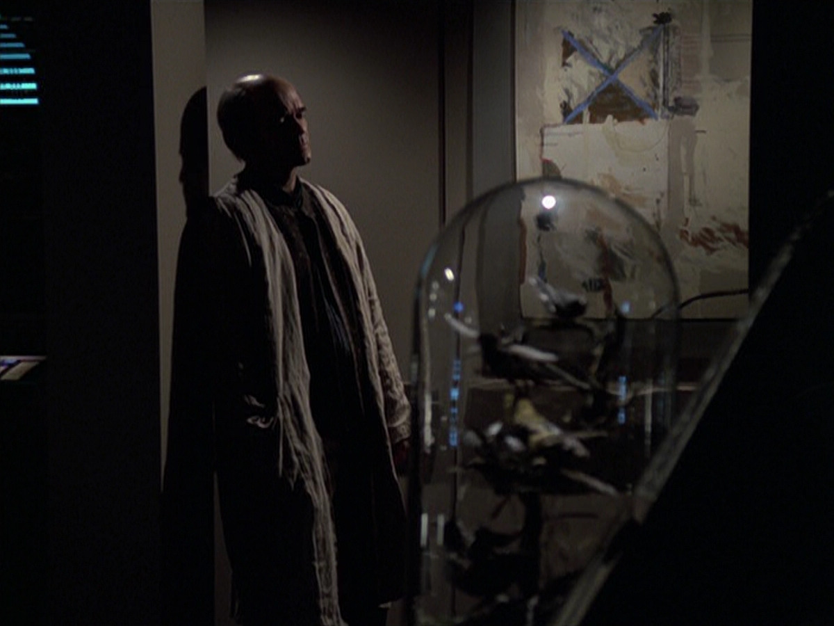 extant_StarTrek_VOY_6x24-LifeLine_02532.jpg