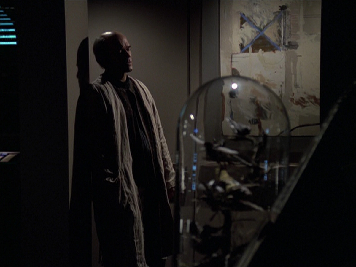 extant_StarTrek_VOY_6x24-LifeLine_02533.jpg