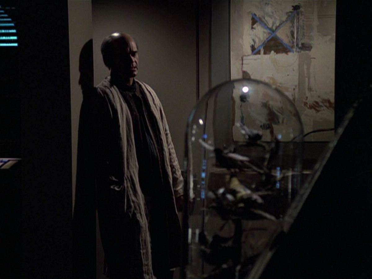 extant_StarTrek_VOY_6x24-LifeLine_02538.jpg