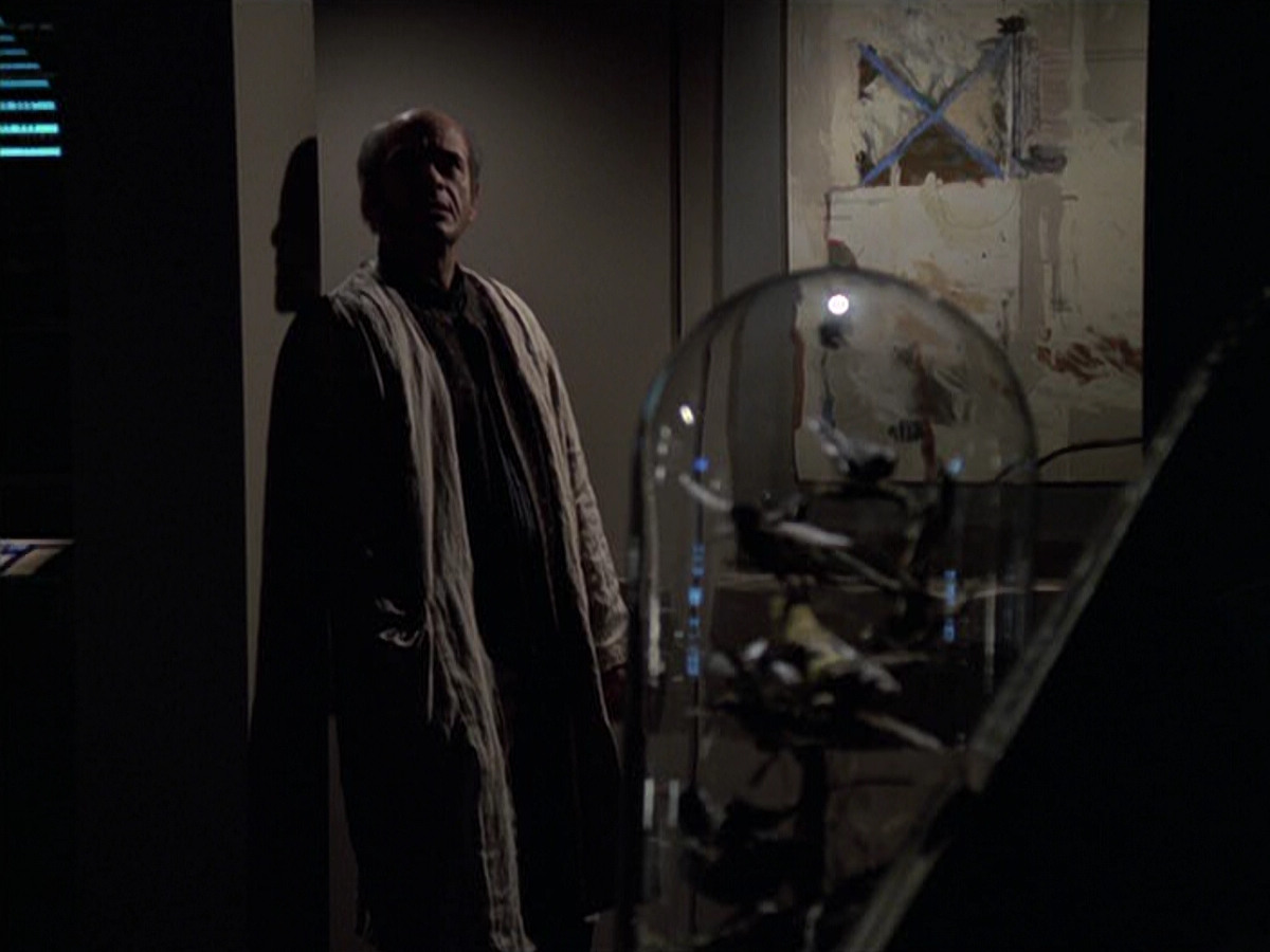 extant_StarTrek_VOY_6x24-LifeLine_02539.jpg