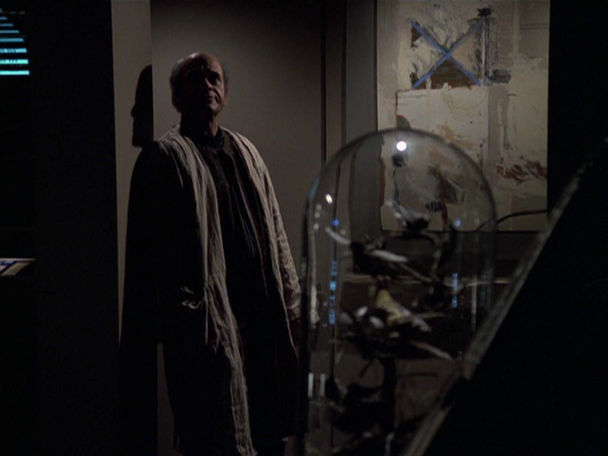 extant_StarTrek_VOY_6x24-LifeLine_02540.jpg