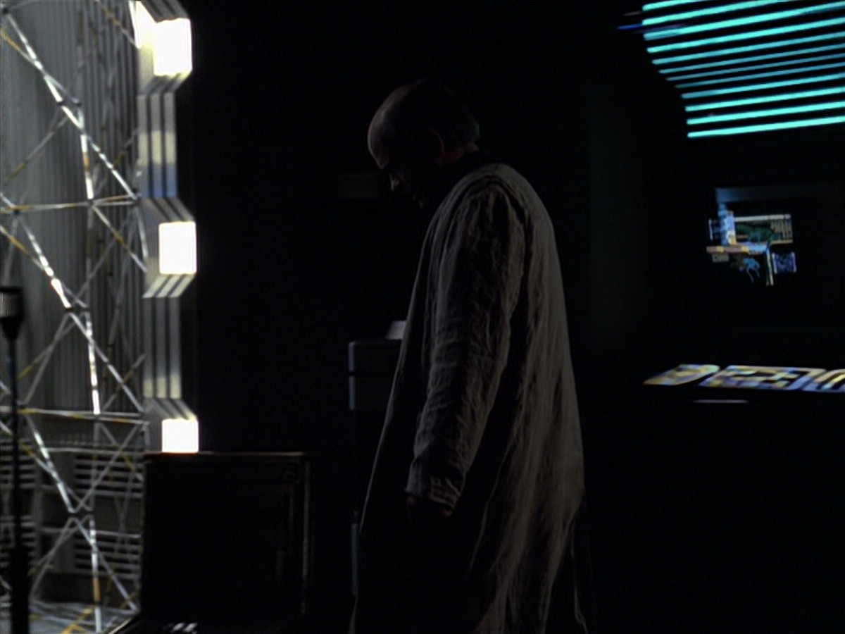 extant_StarTrek_VOY_6x24-LifeLine_02549.jpg