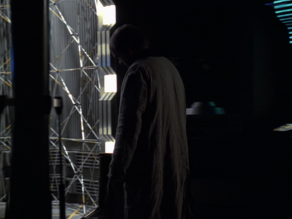 extant_StarTrek_VOY_6x24-LifeLine_02550.jpg
