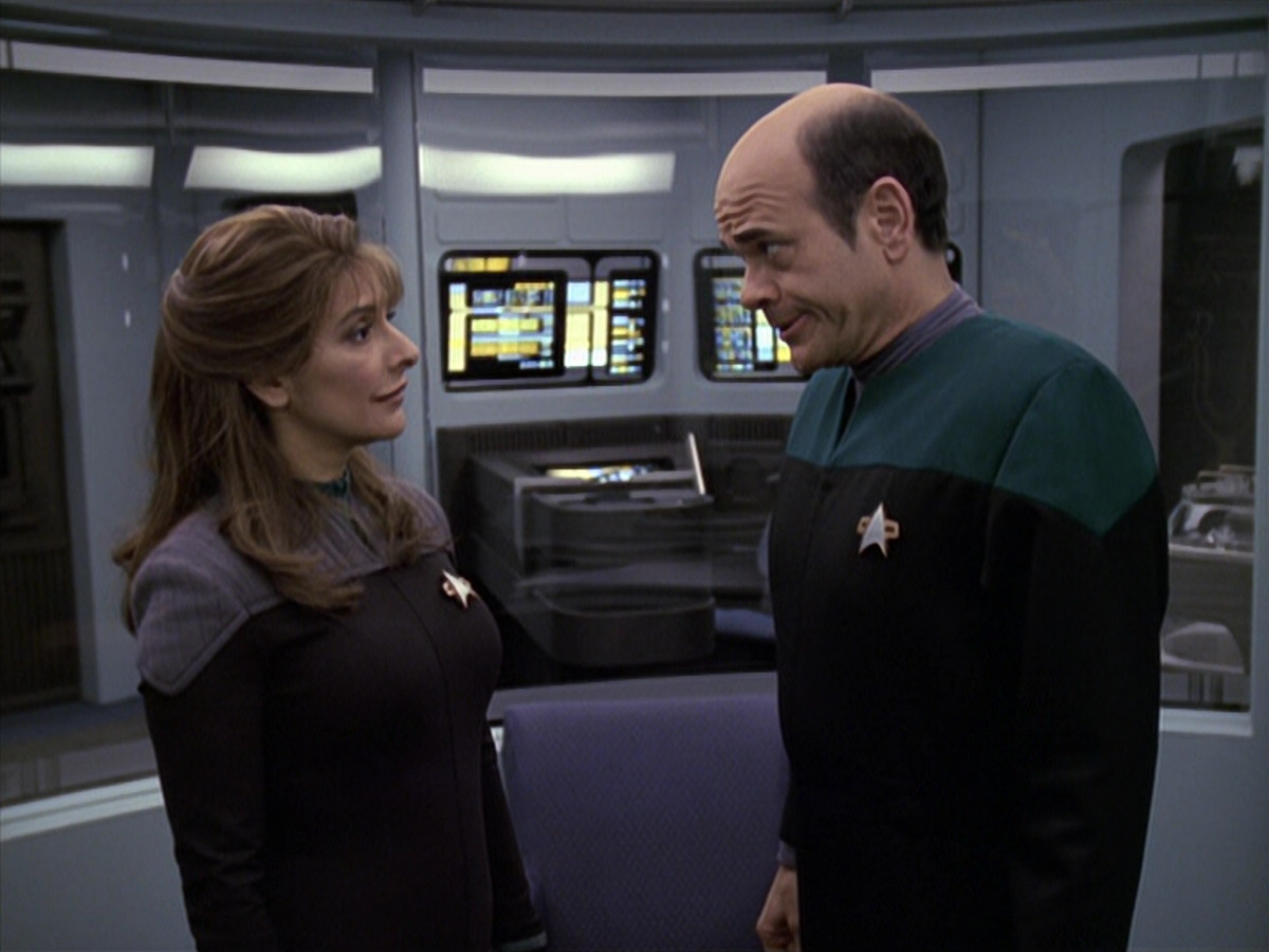extant_StarTrek_VOY_6x24-LifeLine_02772.jpg