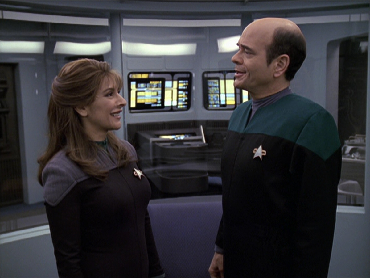 extant_StarTrek_VOY_6x24-LifeLine_02779.jpg