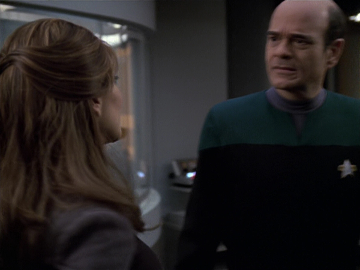 extant_StarTrek_VOY_6x24-LifeLine_02800.jpg