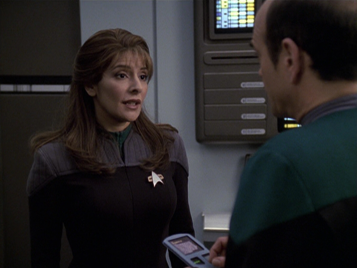 extant_StarTrek_VOY_6x24-LifeLine_02809.jpg