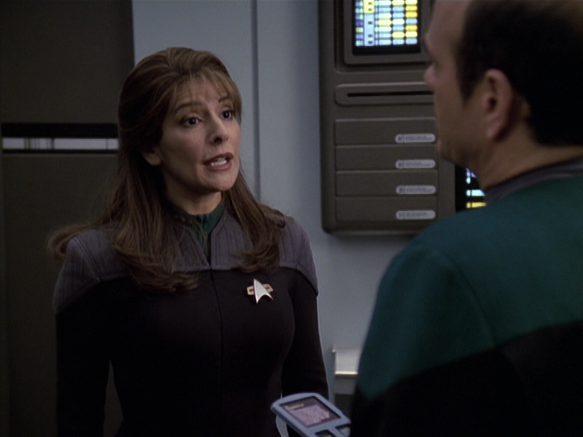 extant_StarTrek_VOY_6x24-LifeLine_02812.jpg