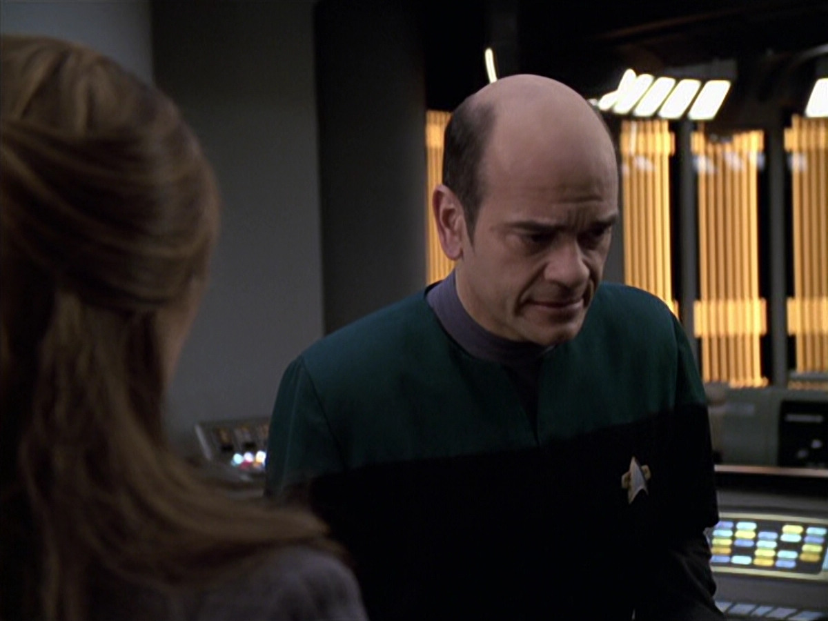 extant_StarTrek_VOY_6x24-LifeLine_02818.jpg