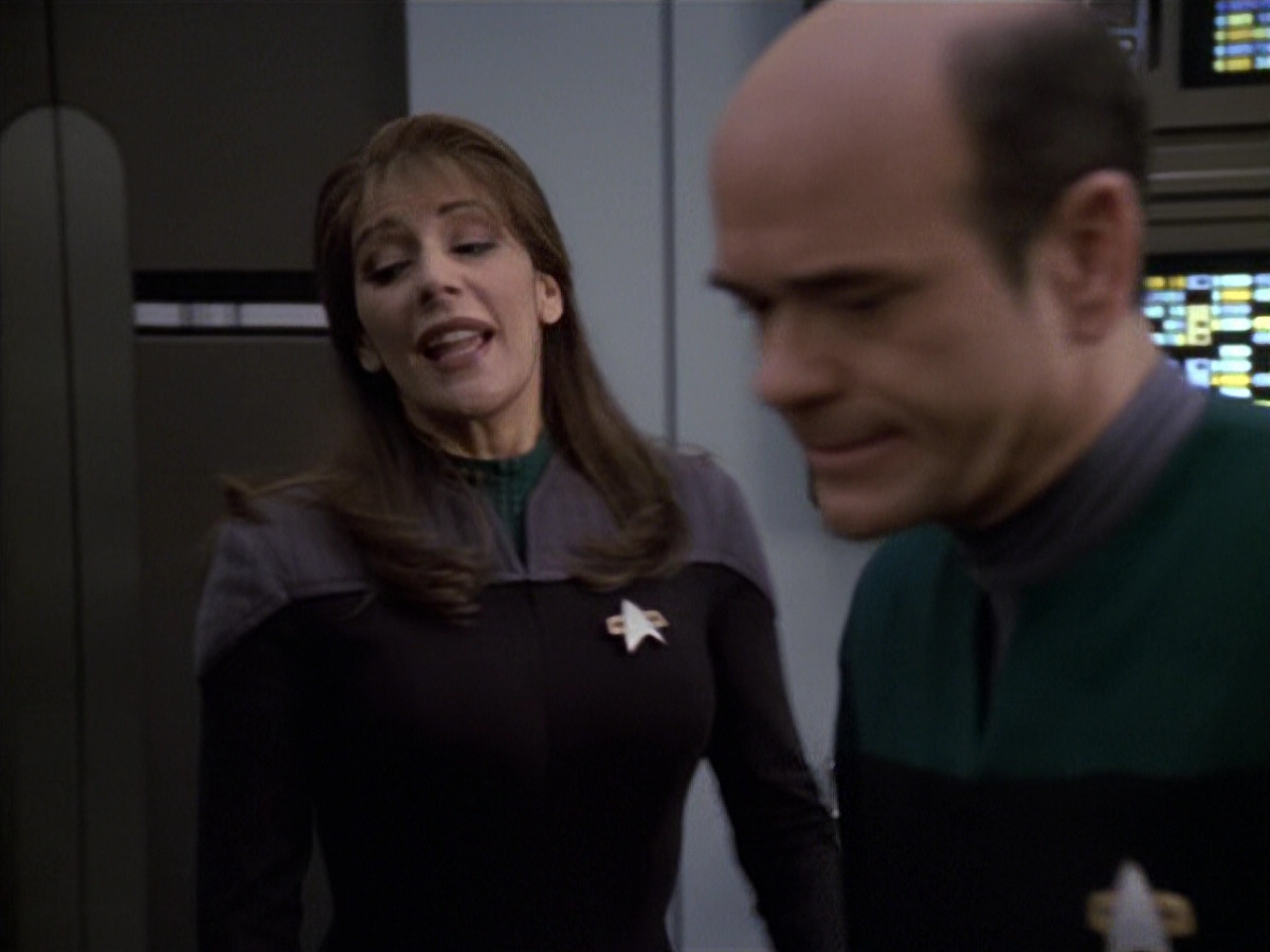 extant_StarTrek_VOY_6x24-LifeLine_02821.jpg