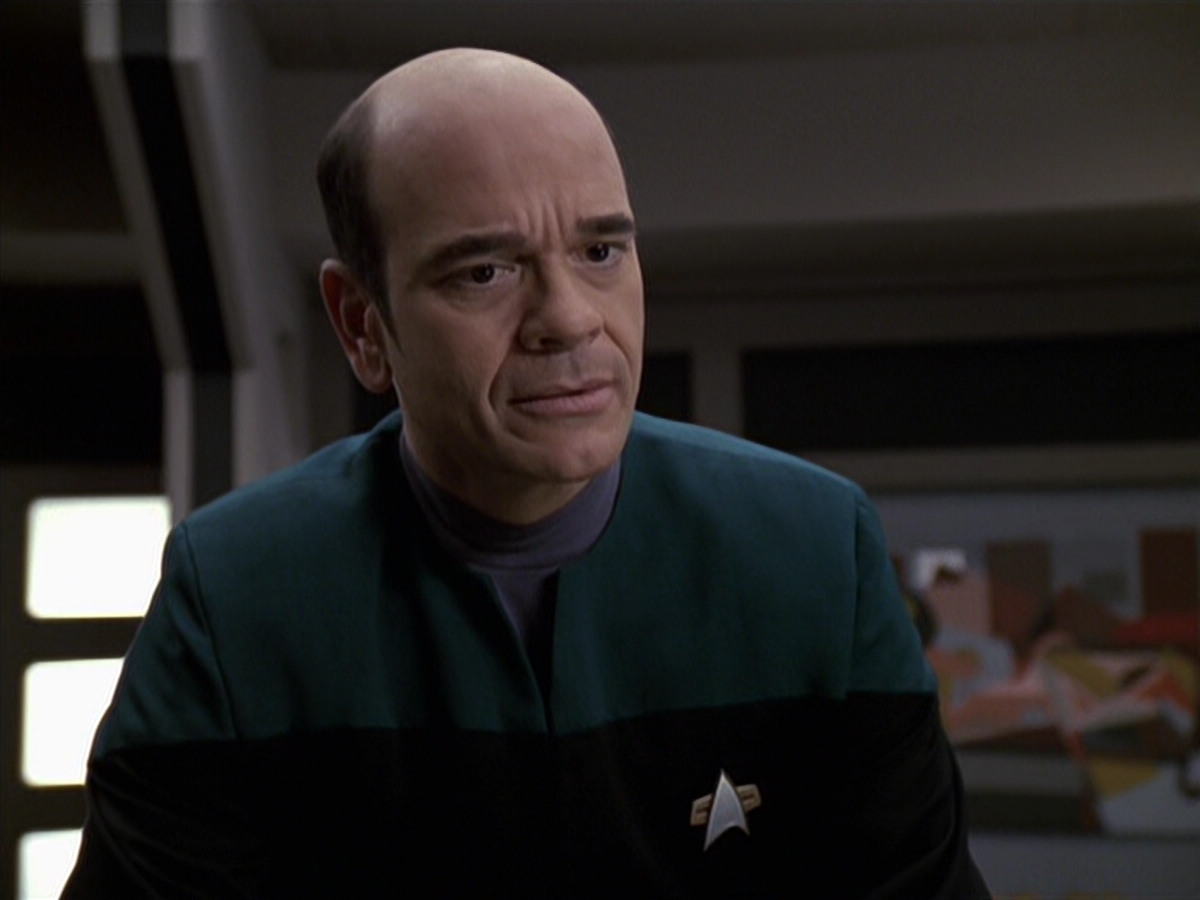 extant_StarTrek_VOY_6x24-LifeLine_02888.jpg