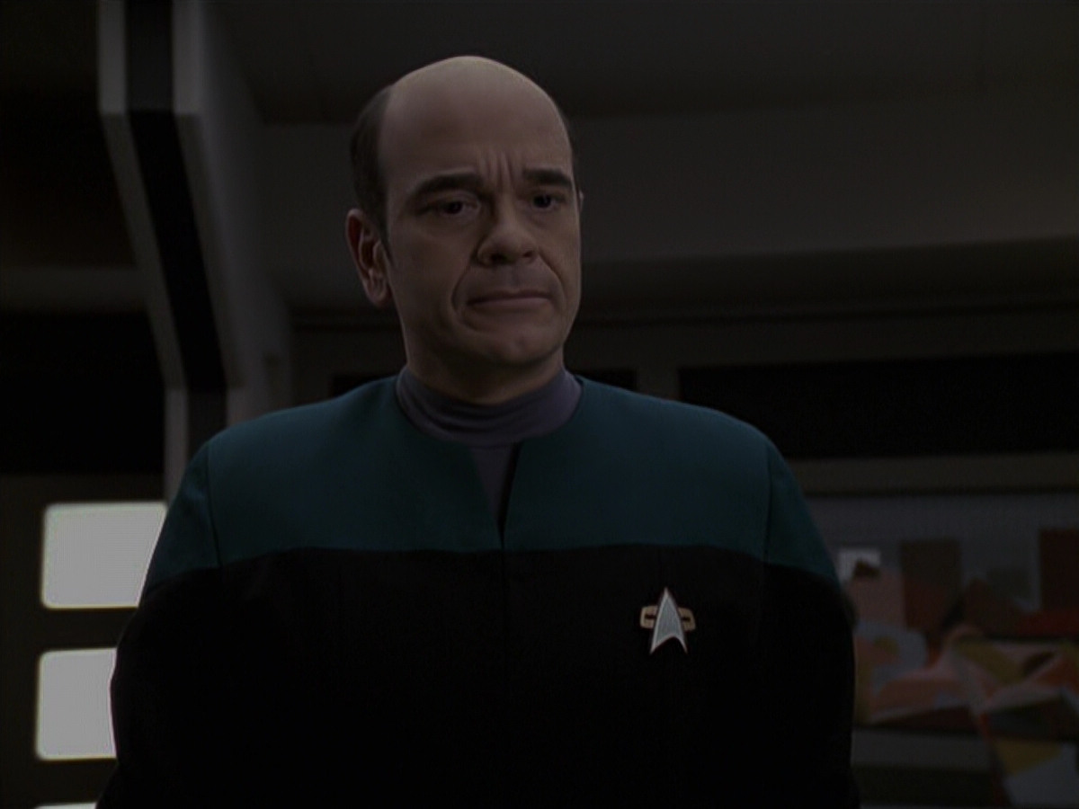 extant_StarTrek_VOY_6x24-LifeLine_02892.jpg