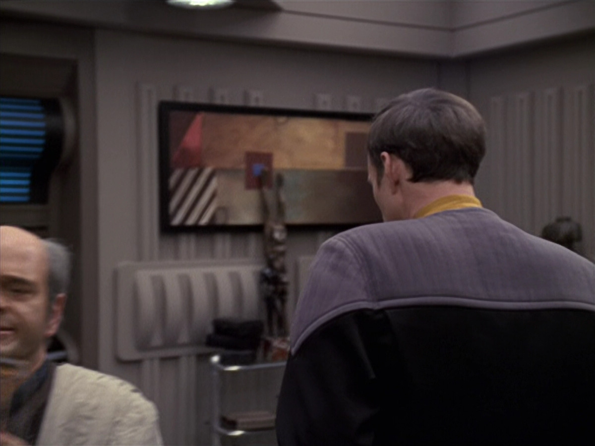 extant_StarTrek_VOY_6x24-LifeLine_02896.jpg