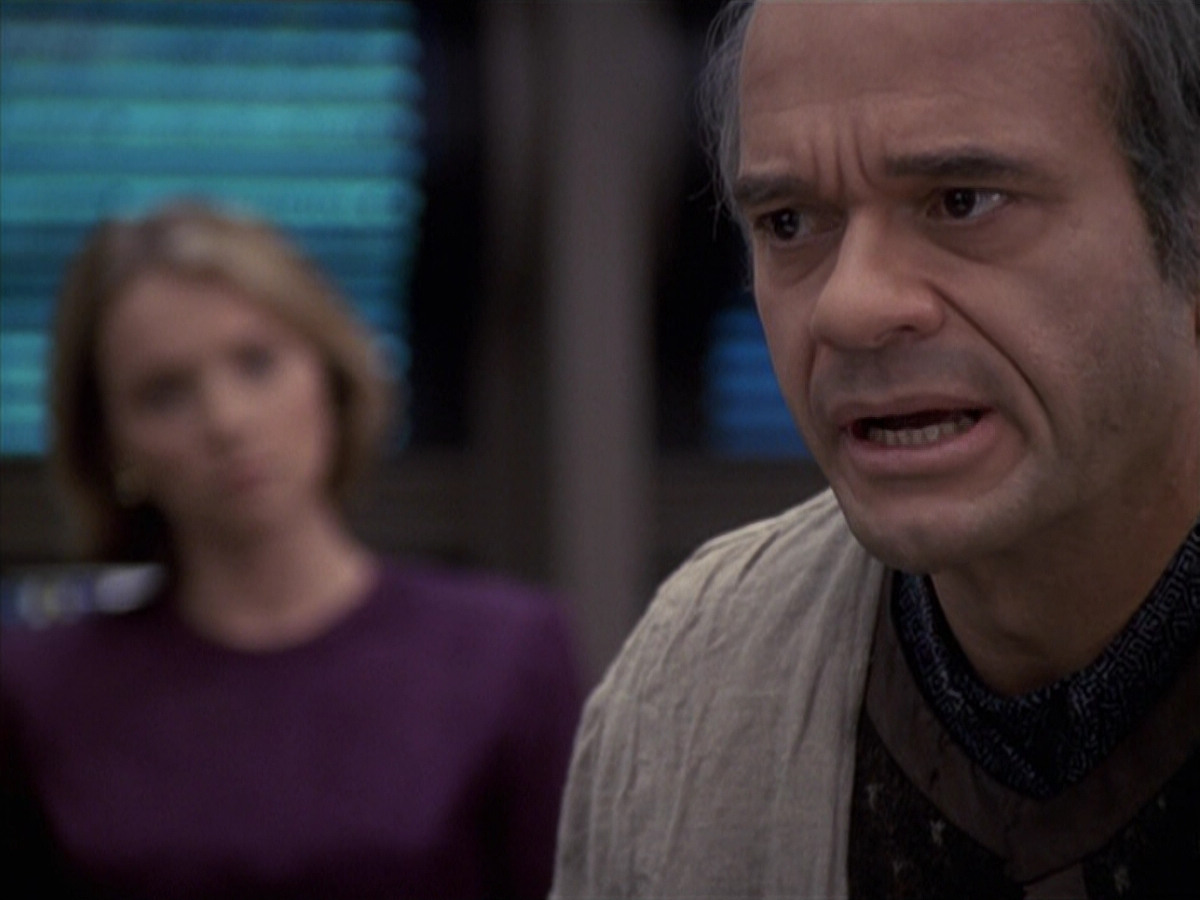 extant_StarTrek_VOY_6x24-LifeLine_02943.jpg