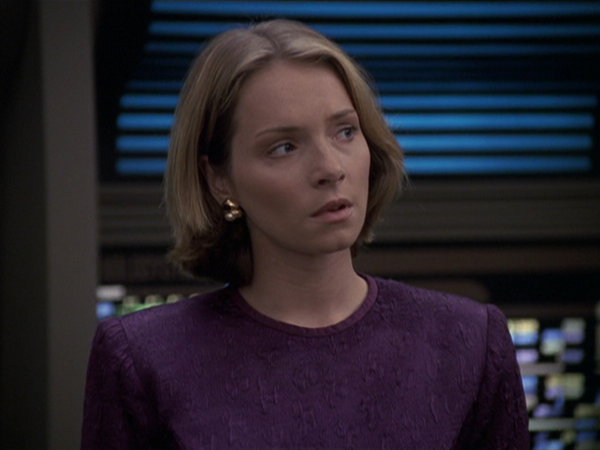 extant_StarTrek_VOY_6x24-LifeLine_02946.jpg