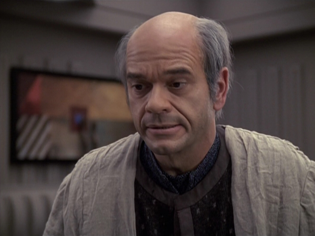 extant_StarTrek_VOY_6x24-LifeLine_02960.jpg