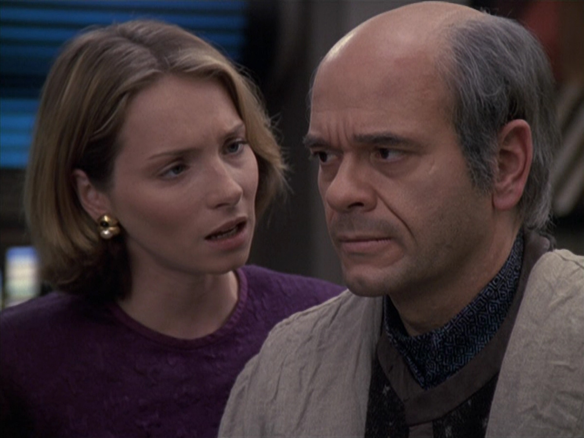 extant_StarTrek_VOY_6x24-LifeLine_02978.jpg