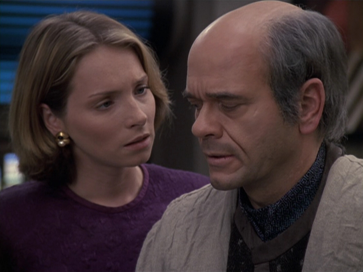 extant_StarTrek_VOY_6x24-LifeLine_02980.jpg