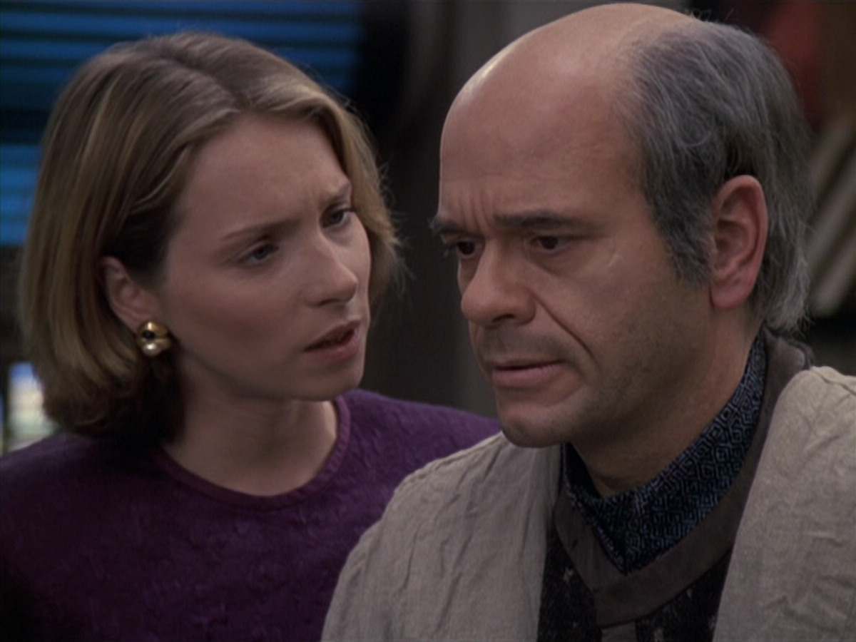 extant_StarTrek_VOY_6x24-LifeLine_02982.jpg