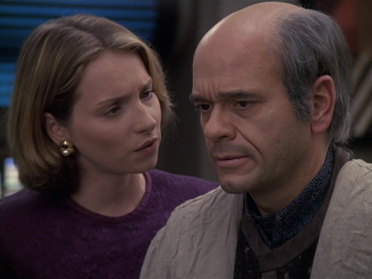 extant_StarTrek_VOY_6x24-LifeLine_02983.jpg