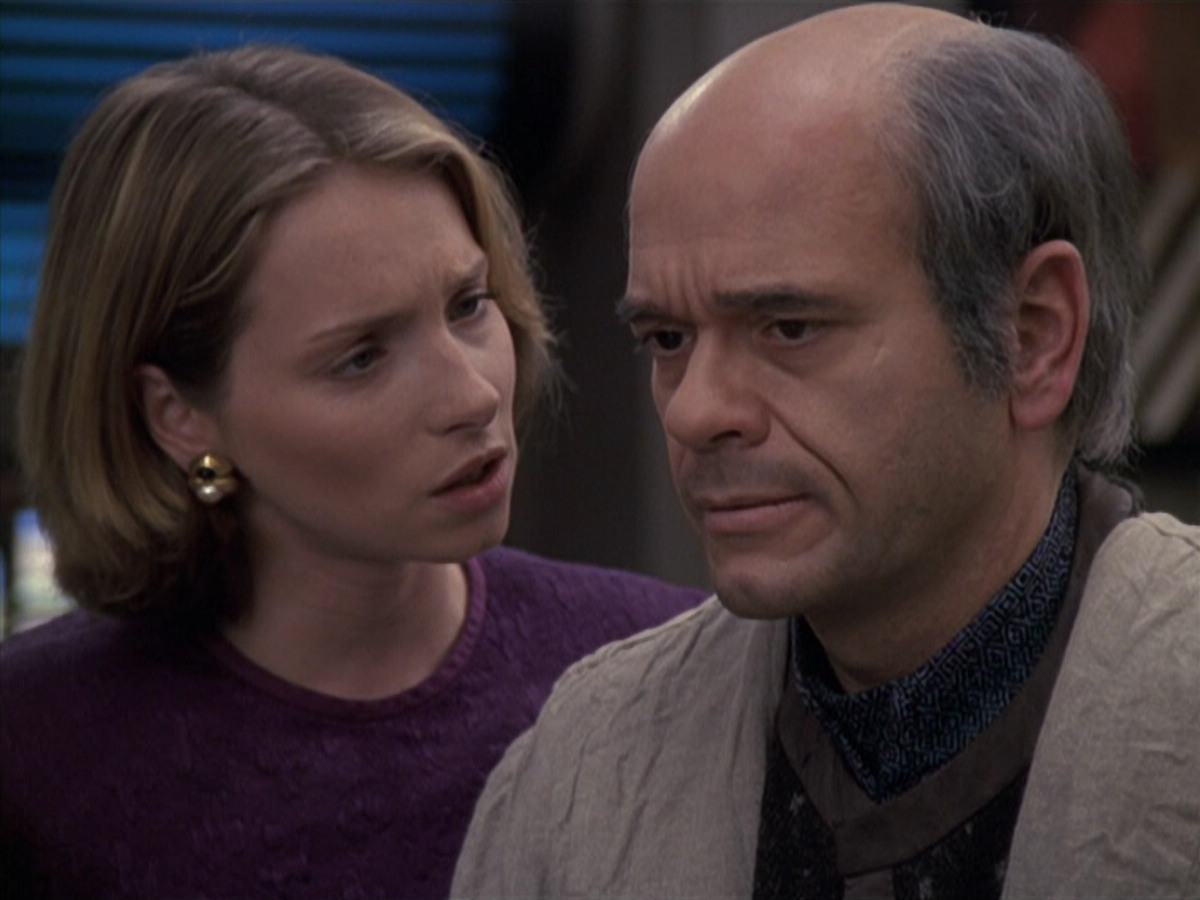 extant_StarTrek_VOY_6x24-LifeLine_02984.jpg