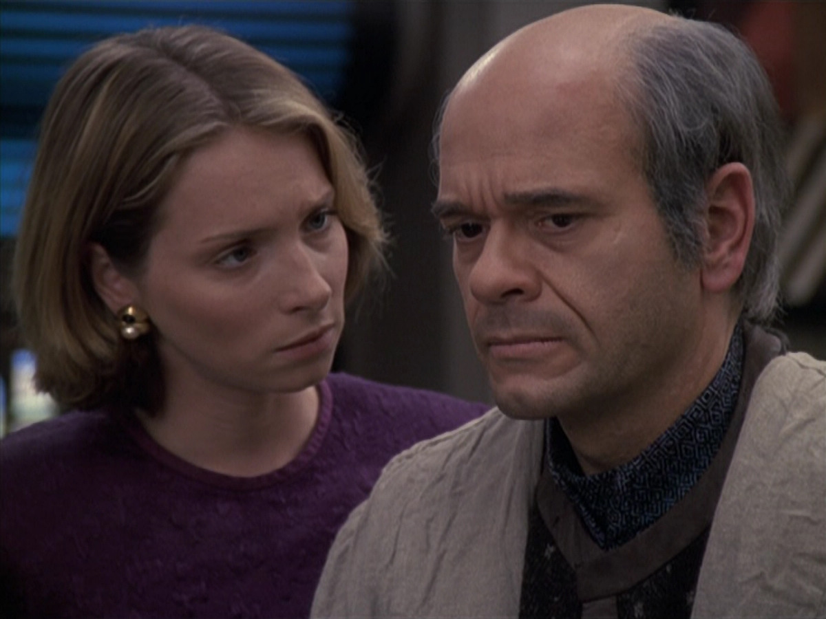 extant_StarTrek_VOY_6x24-LifeLine_02992.jpg