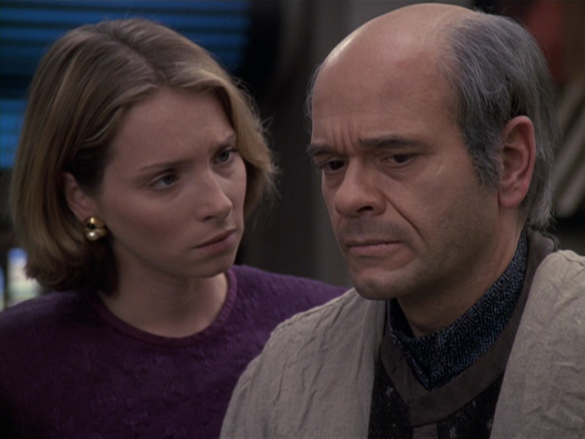 extant_StarTrek_VOY_6x24-LifeLine_02993.jpg