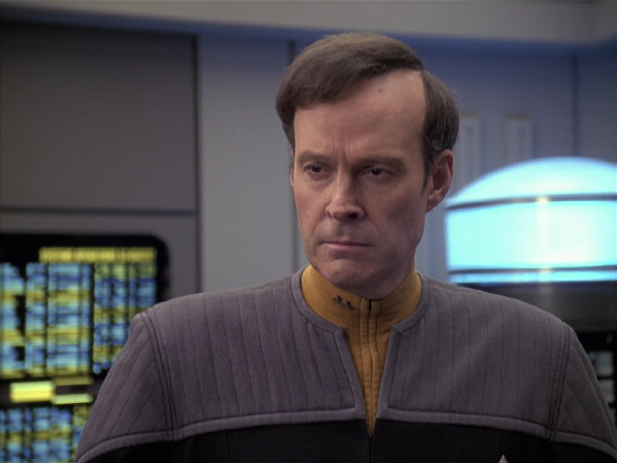 extant_StarTrek_VOY_6x24-LifeLine_02996.jpg
