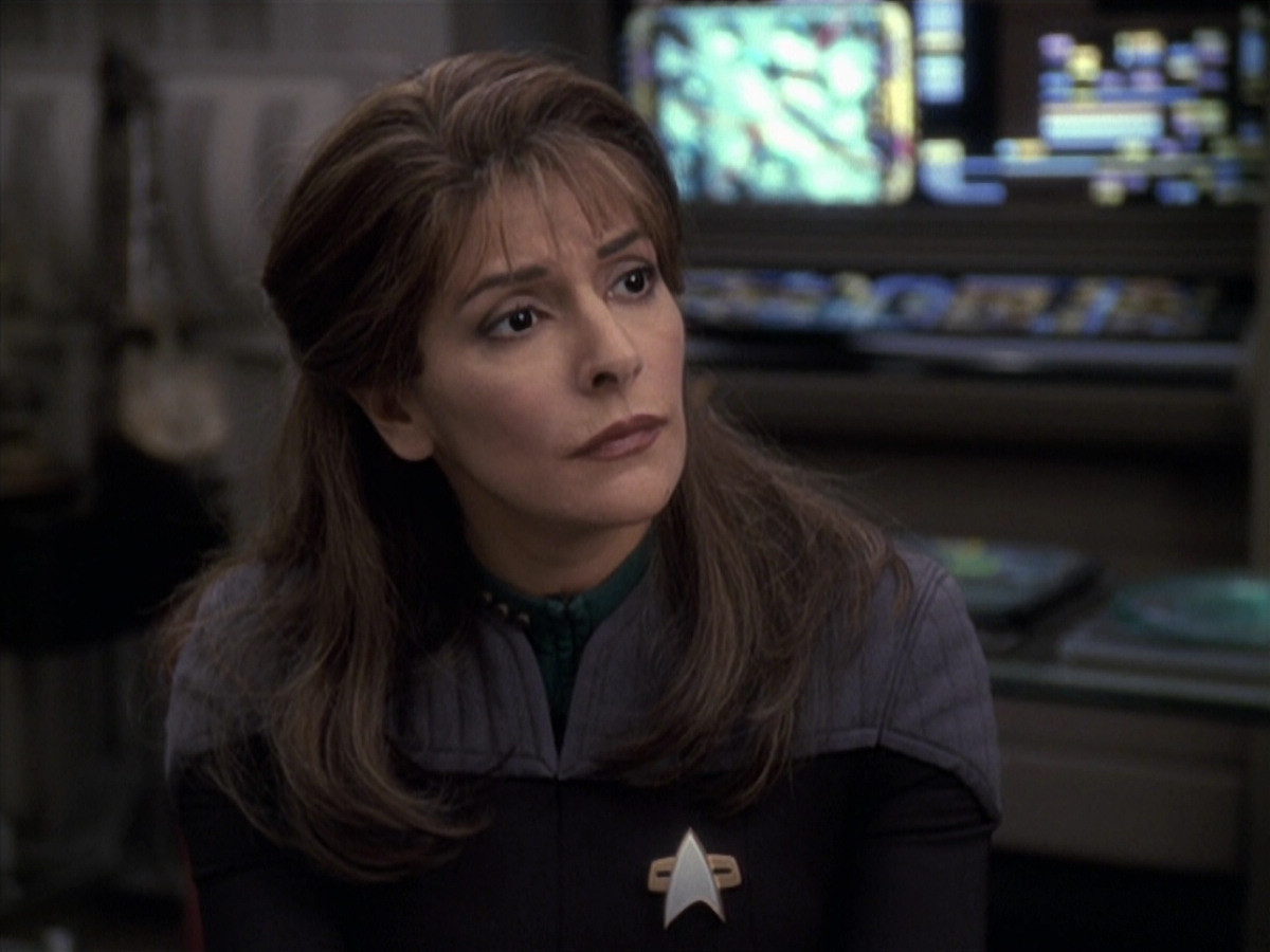 extant_StarTrek_VOY_6x24-LifeLine_02999.jpg