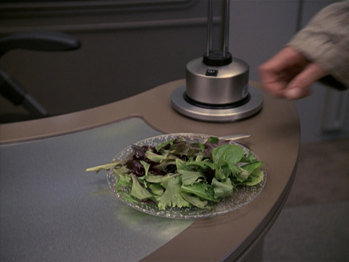 extant_StarTrek_VOY_6x24-LifeLine_03006.jpg