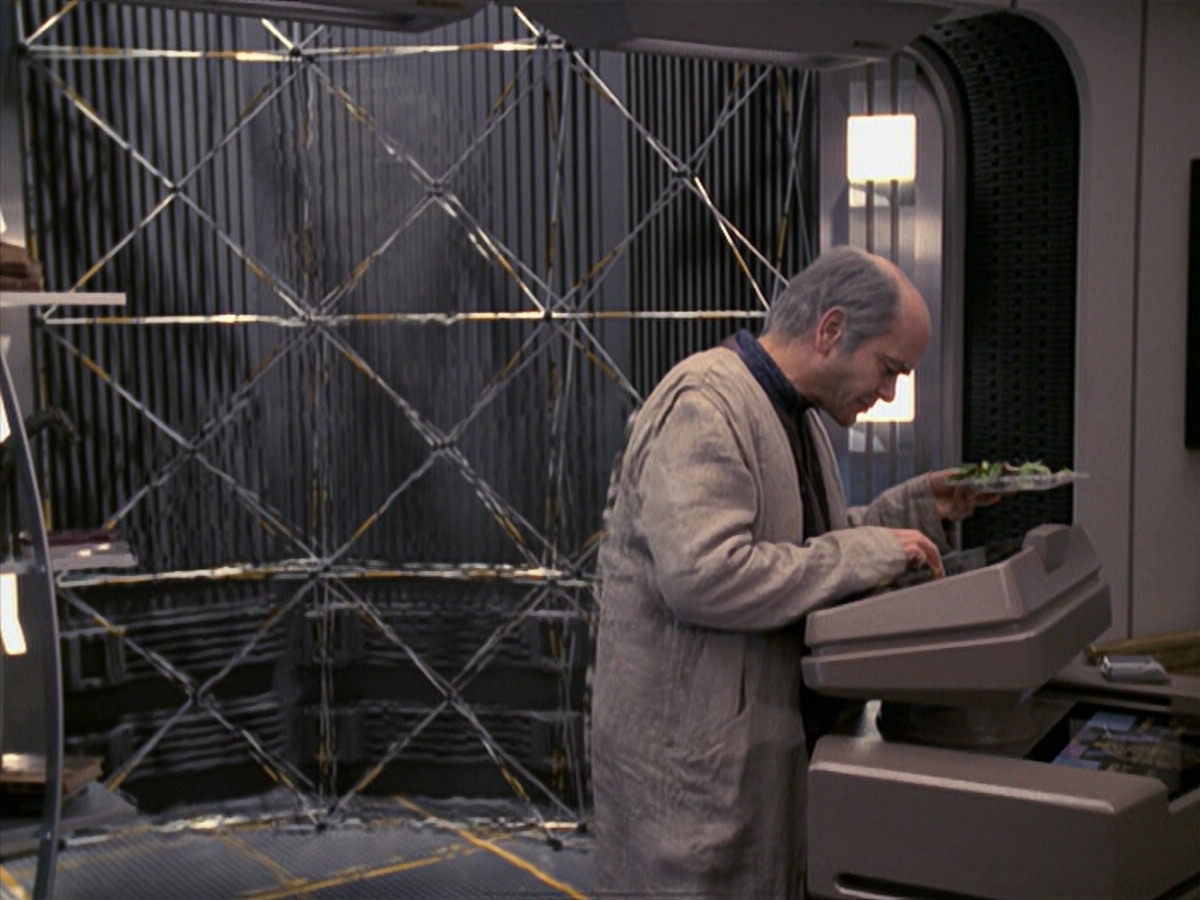 extant_StarTrek_VOY_6x24-LifeLine_03019.jpg