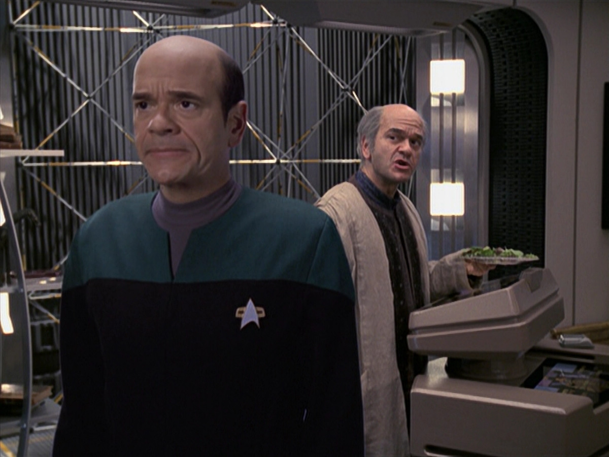 extant_StarTrek_VOY_6x24-LifeLine_03023.jpg