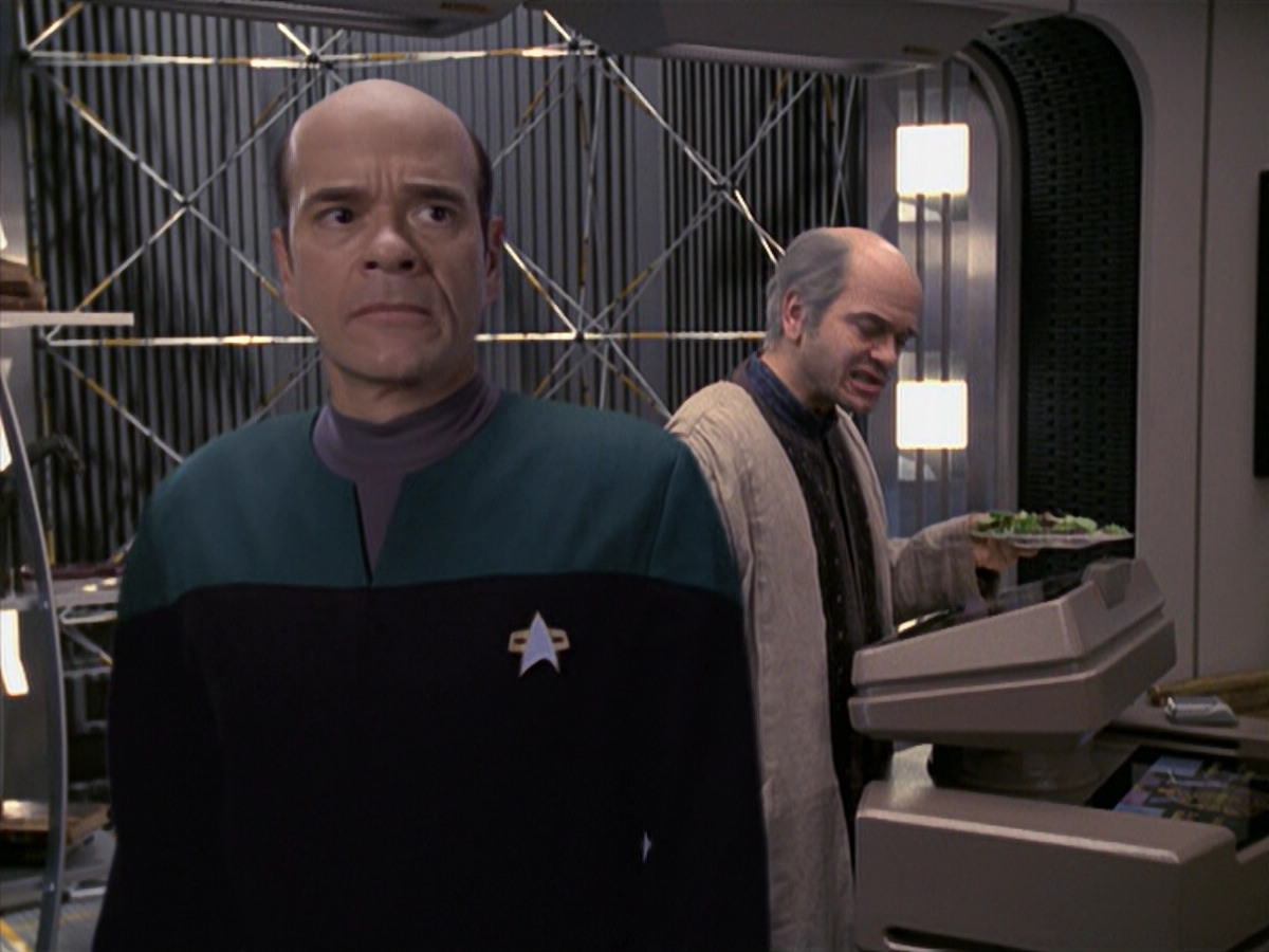 extant_StarTrek_VOY_6x24-LifeLine_03024.jpg