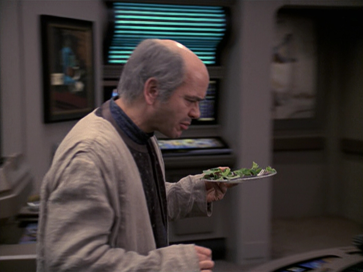 extant_StarTrek_VOY_6x24-LifeLine_03031.jpg