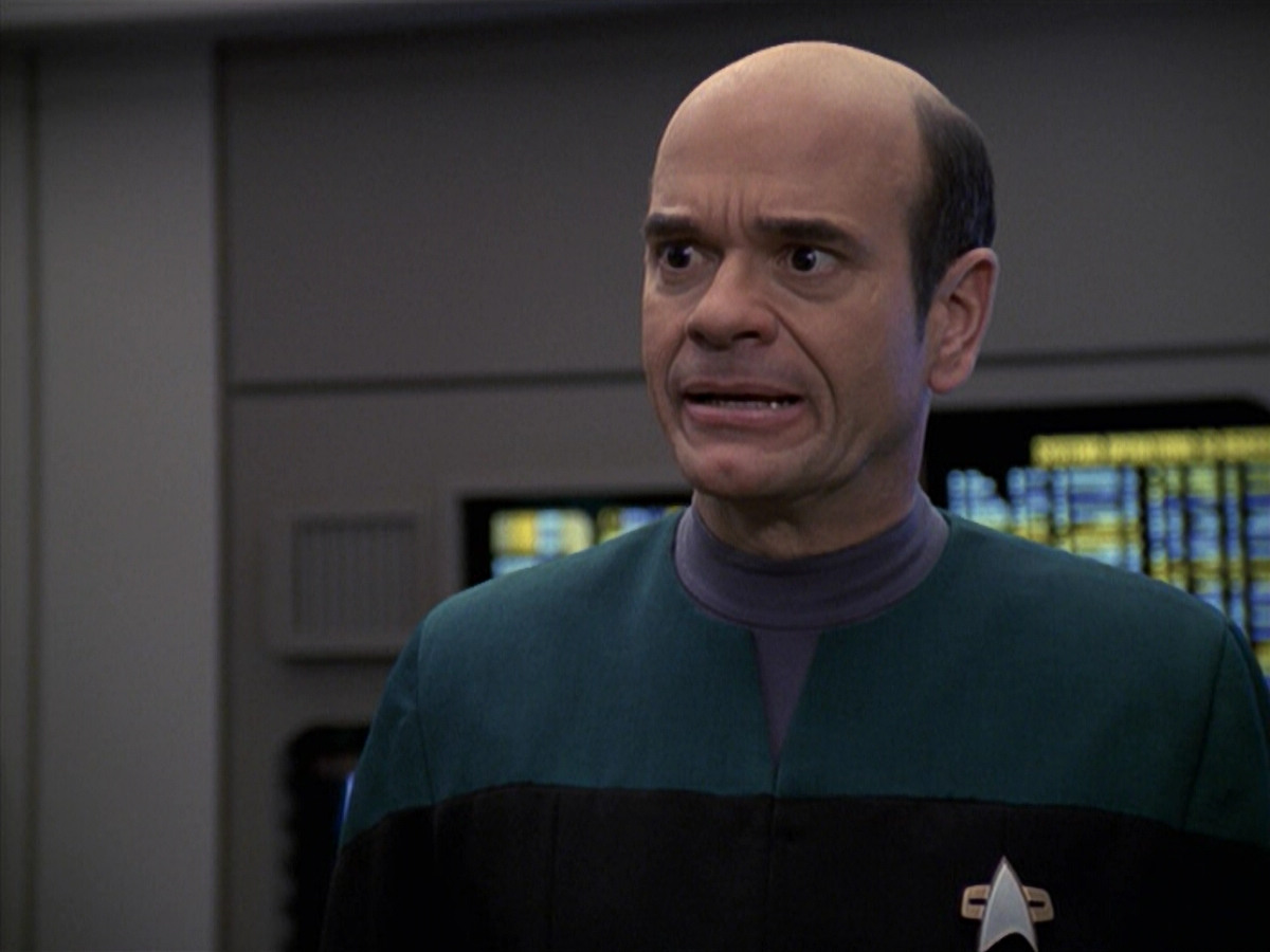 extant_StarTrek_VOY_6x24-LifeLine_03041.jpg