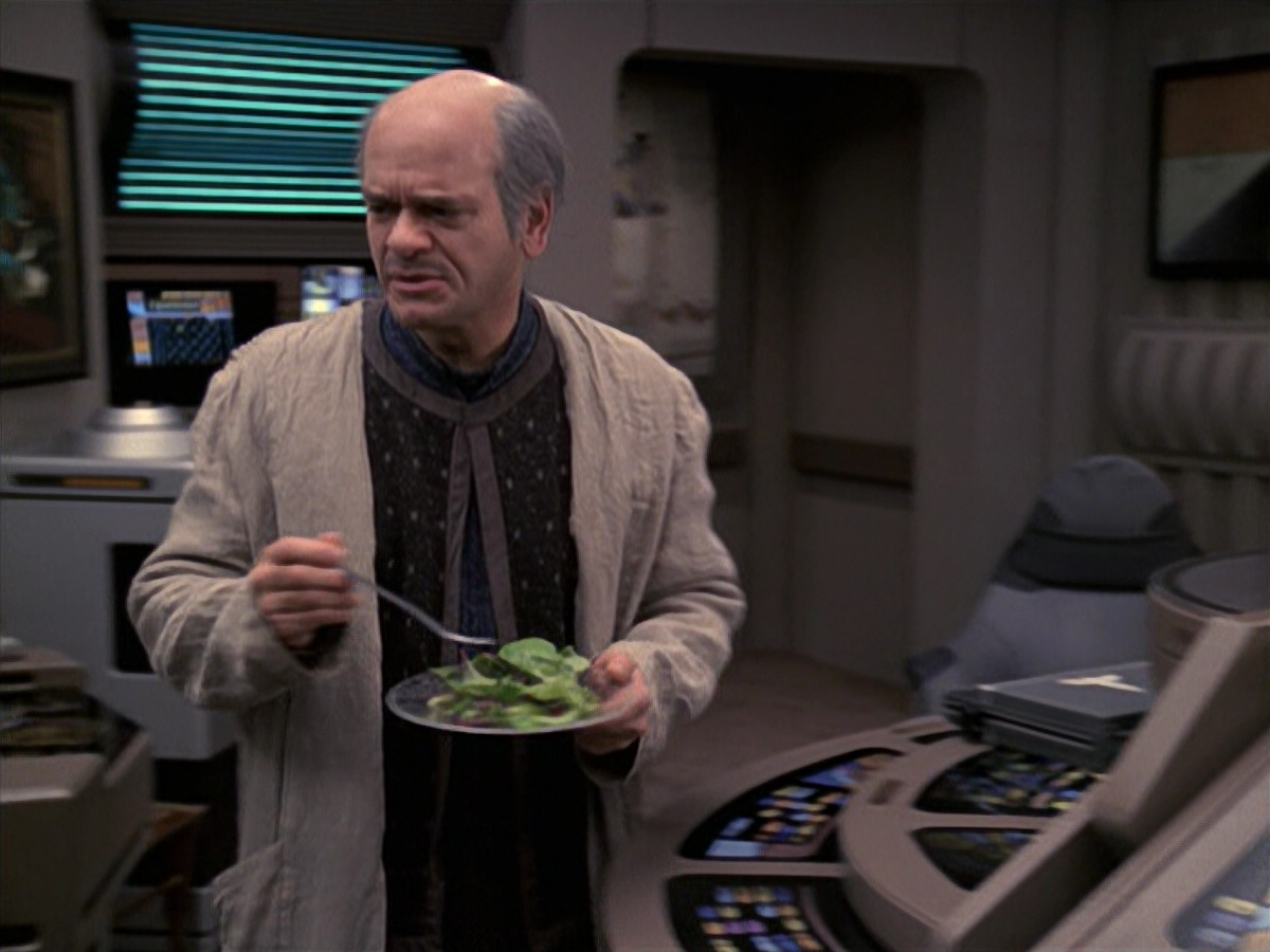 extant_StarTrek_VOY_6x24-LifeLine_03042.jpg
