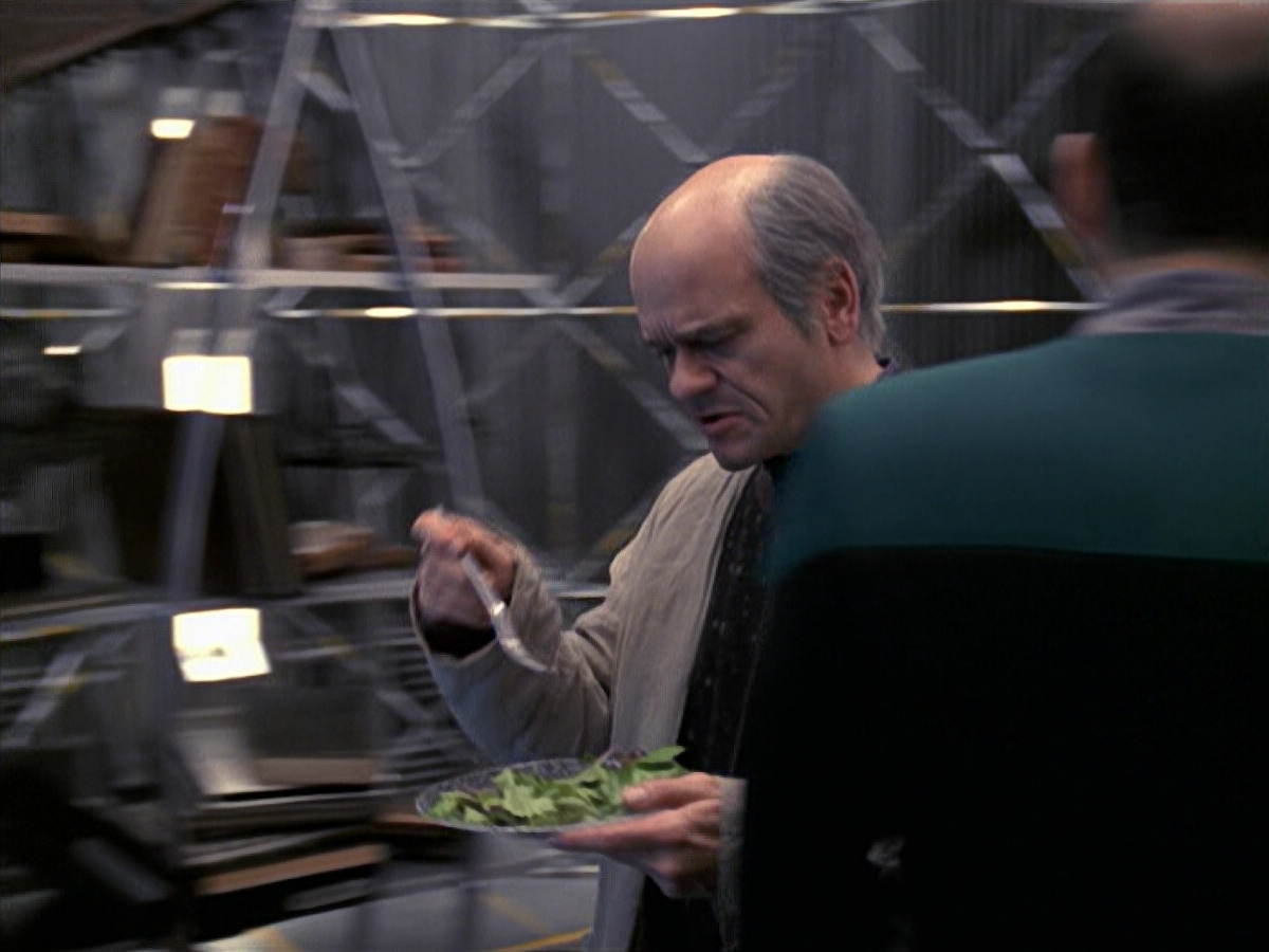extant_StarTrek_VOY_6x24-LifeLine_03044.jpg