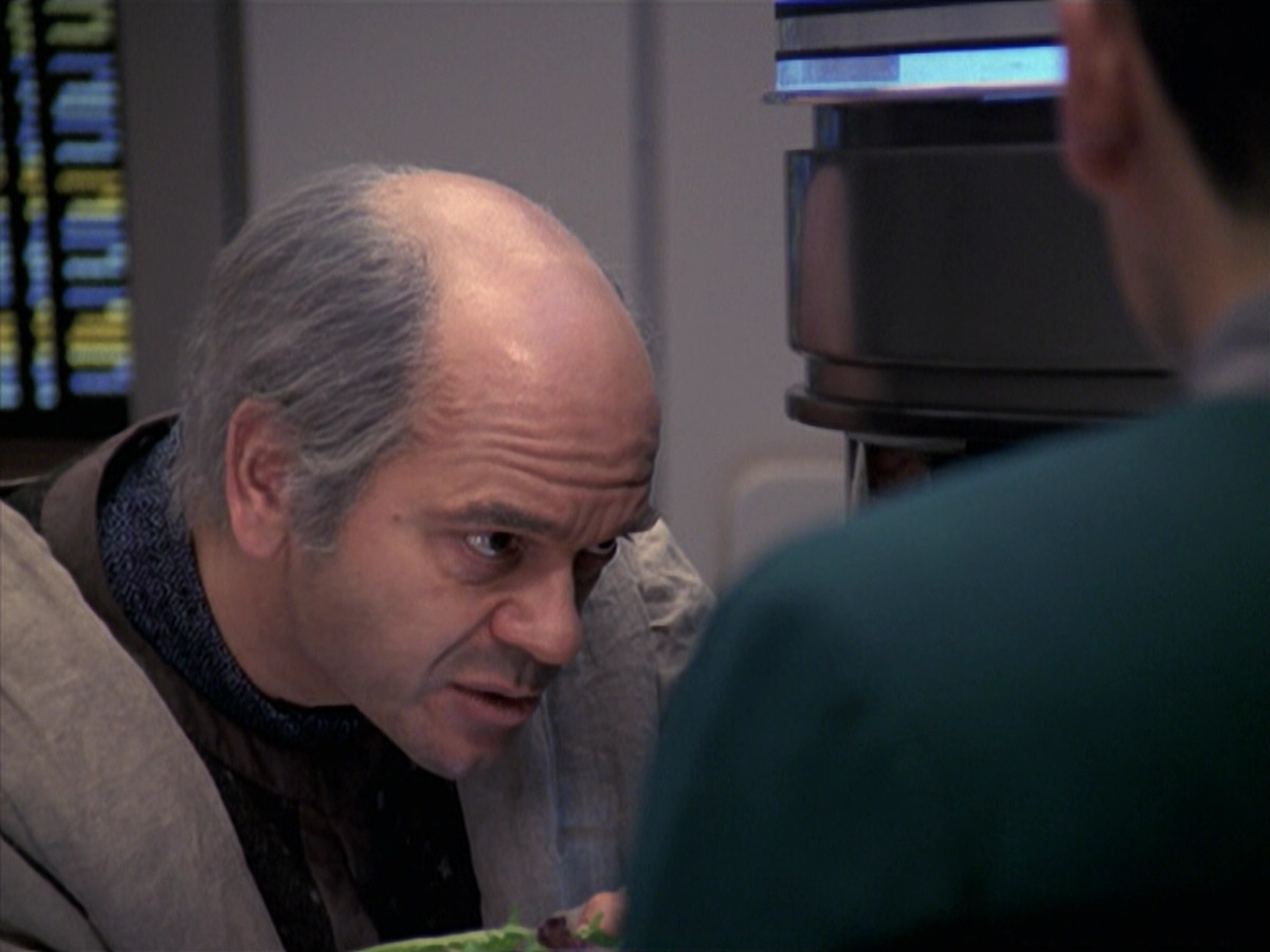 extant_StarTrek_VOY_6x24-LifeLine_03073.jpg
