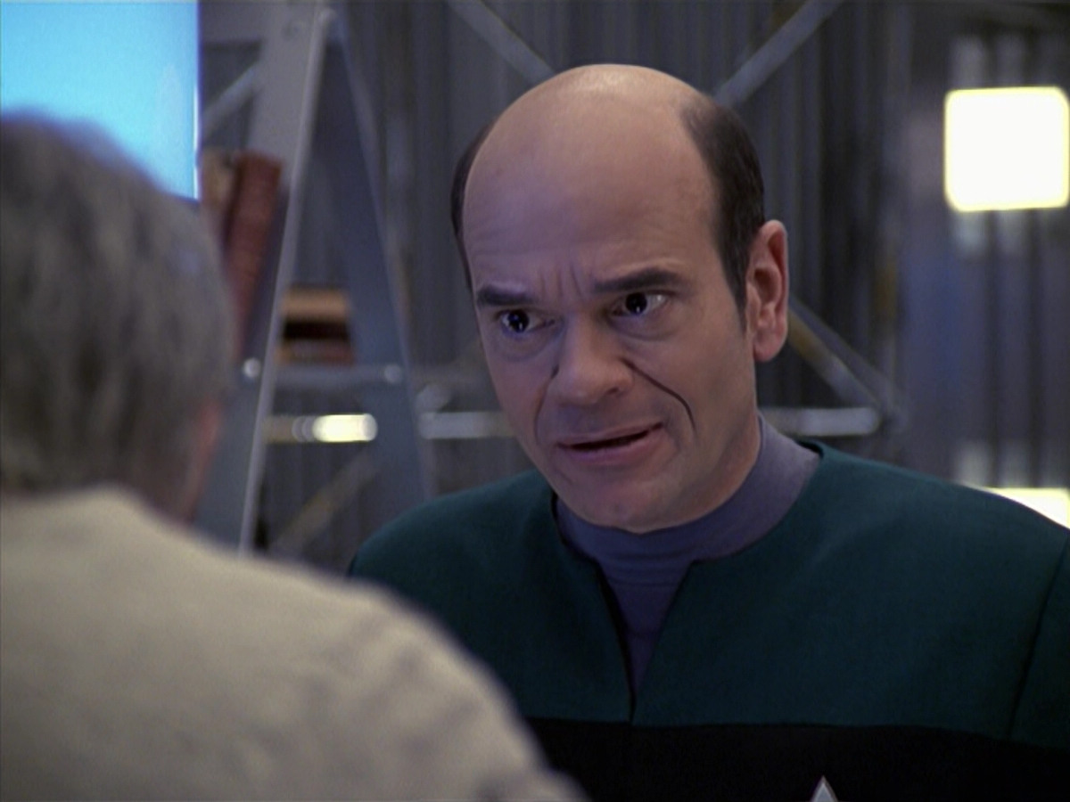 extant_StarTrek_VOY_6x24-LifeLine_03079.jpg