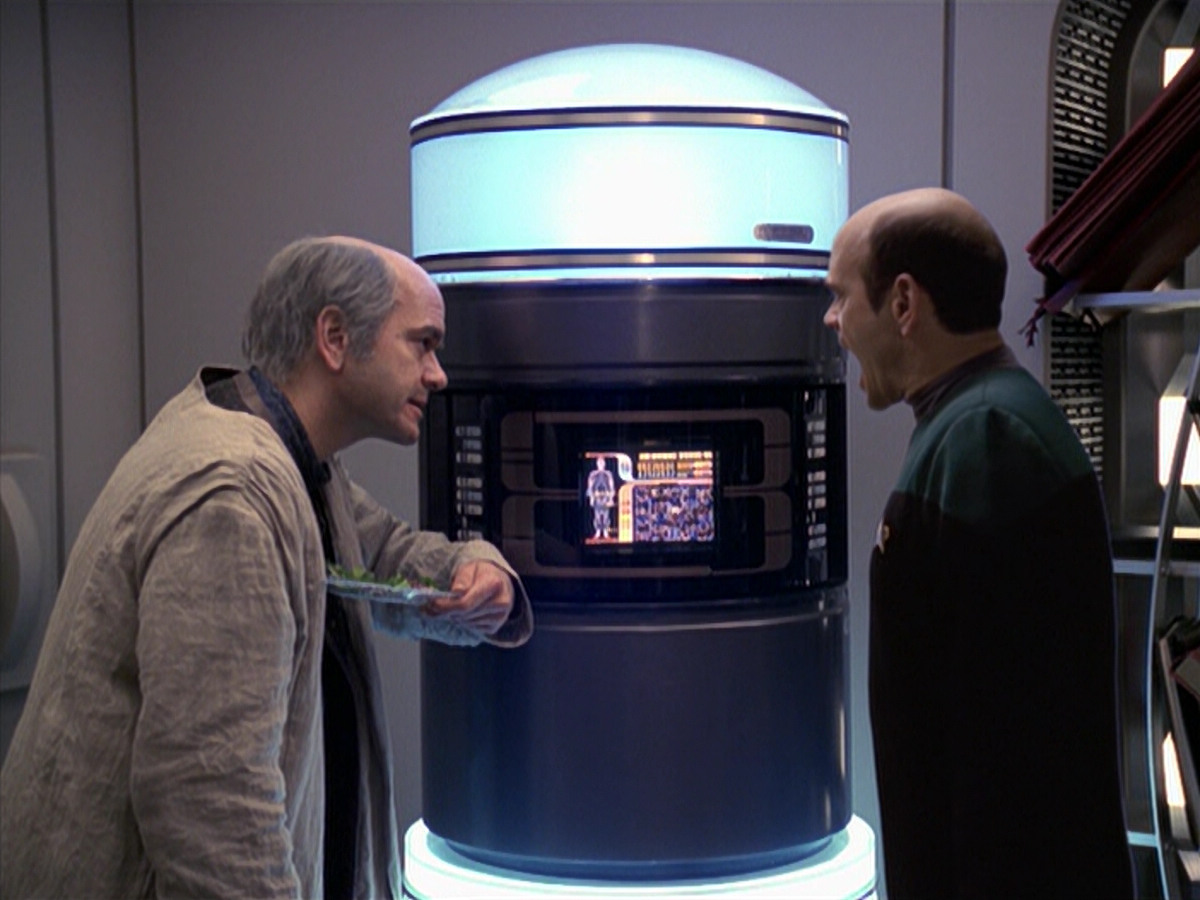 extant_StarTrek_VOY_6x24-LifeLine_03091.jpg
