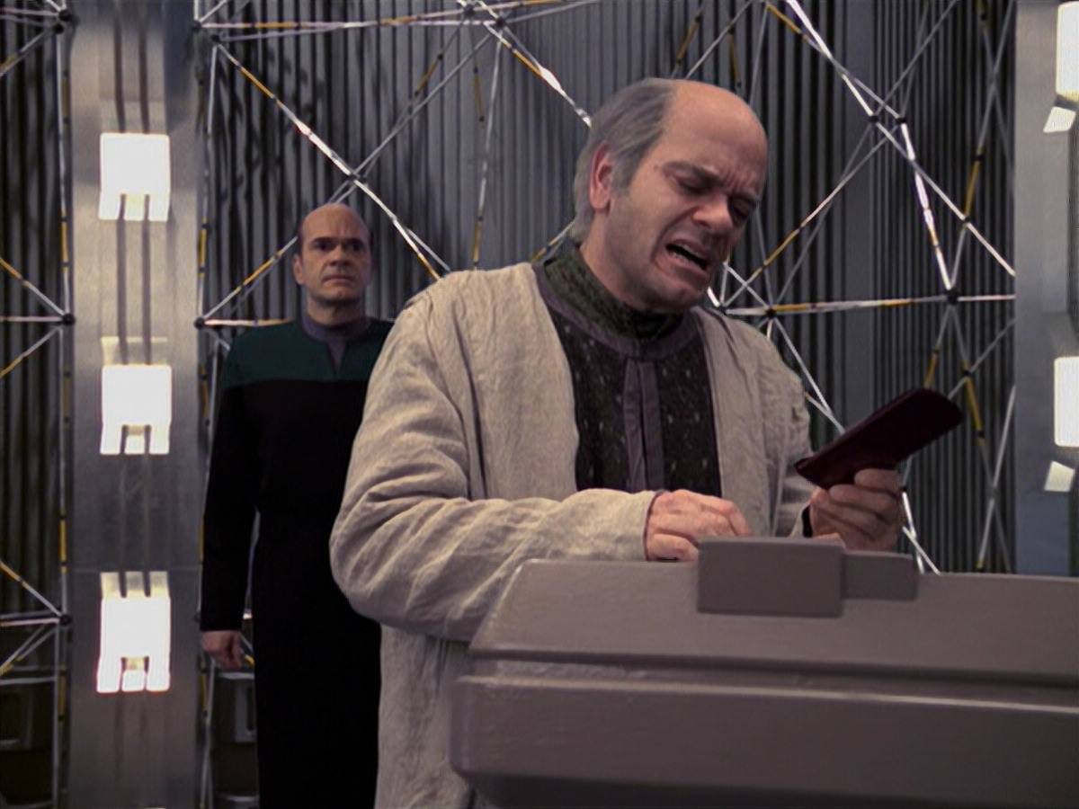 extant_StarTrek_VOY_6x24-LifeLine_03127.jpg