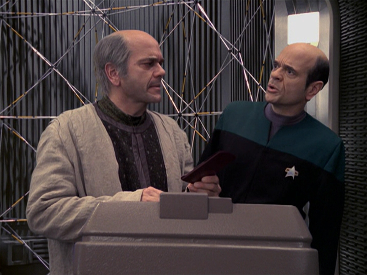 extant_StarTrek_VOY_6x24-LifeLine_03133.jpg